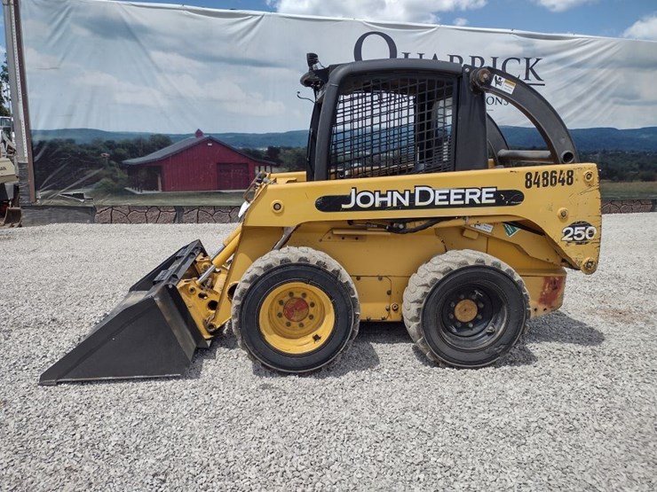 john-deere-250-image-1