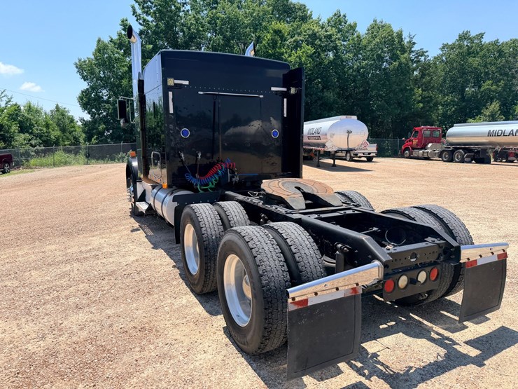 2010-kenworth-t800-image-12