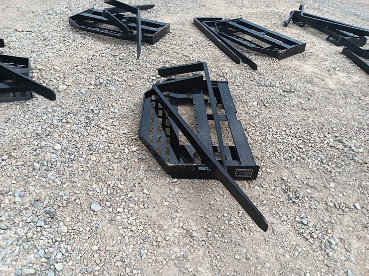 #l75-040-•-future-pallet-fork-skid-steer-attachment-image-2
