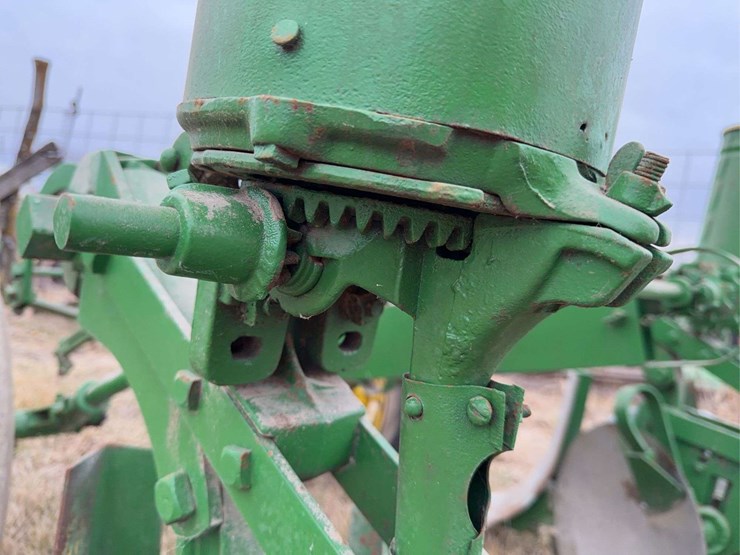 john-deere-two-row-pull-type-planter-image-24