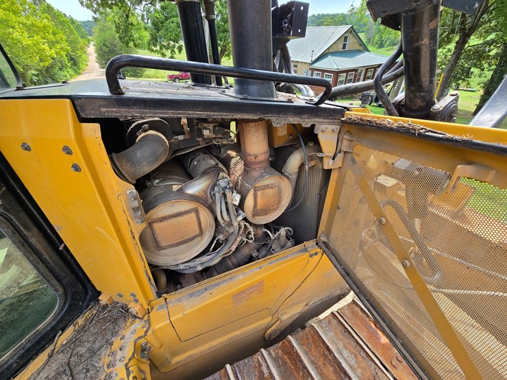 2019-caterpillar-d6-image-23