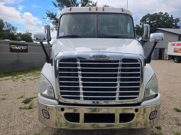 2012-freightliner-cascadia-113-image-20