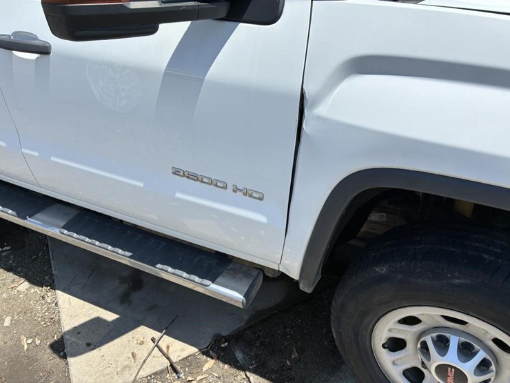 2015-gmc-3500hd-image-14