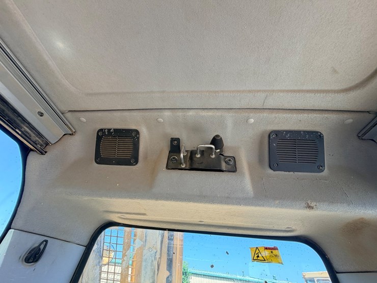 2010-caterpillar-328d-image-65