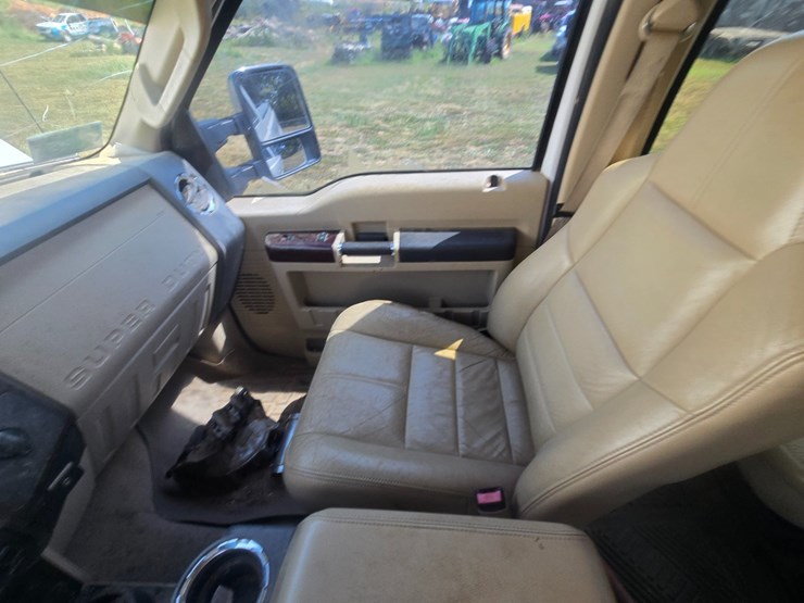 2010-ford-f350-image-26