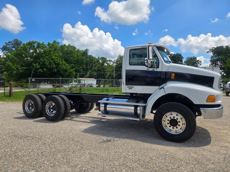 2005-sterling-l9500-image-16