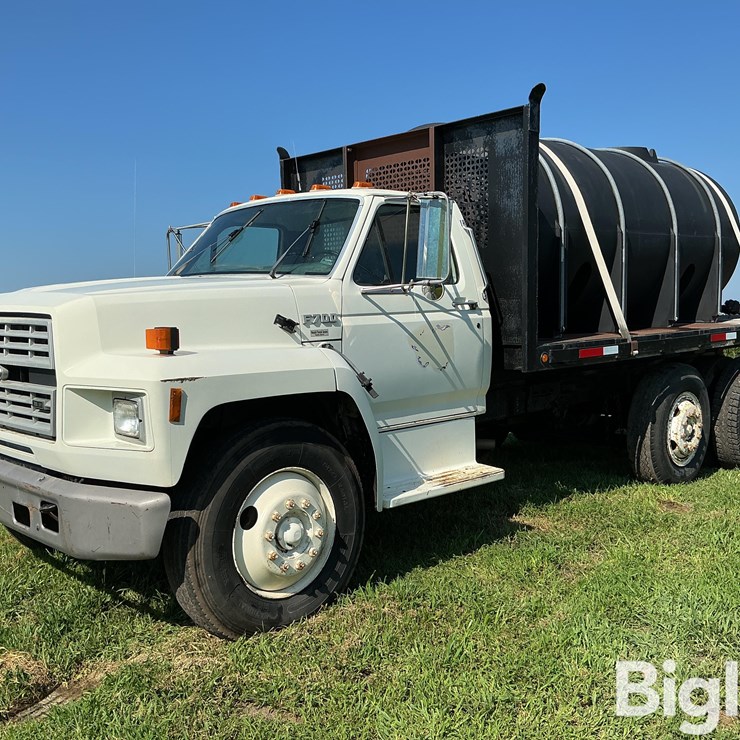 1993 FORD F700