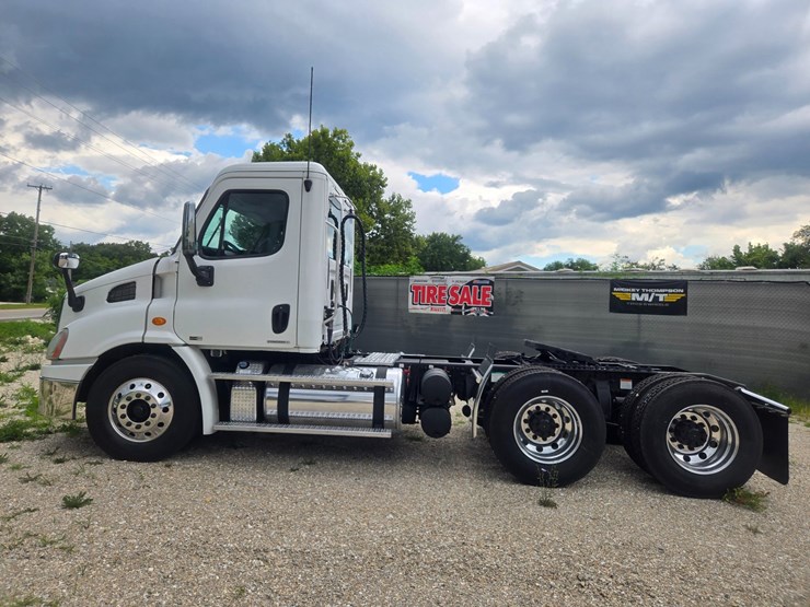 2012-freightliner-cascadia-113-image-6