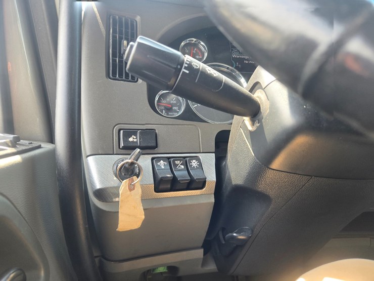 2019-kenworth-t680-image-57