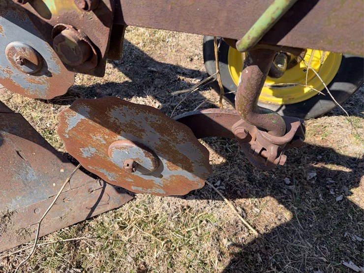 john-deere-pull-type-three-bottom-plow-image-20