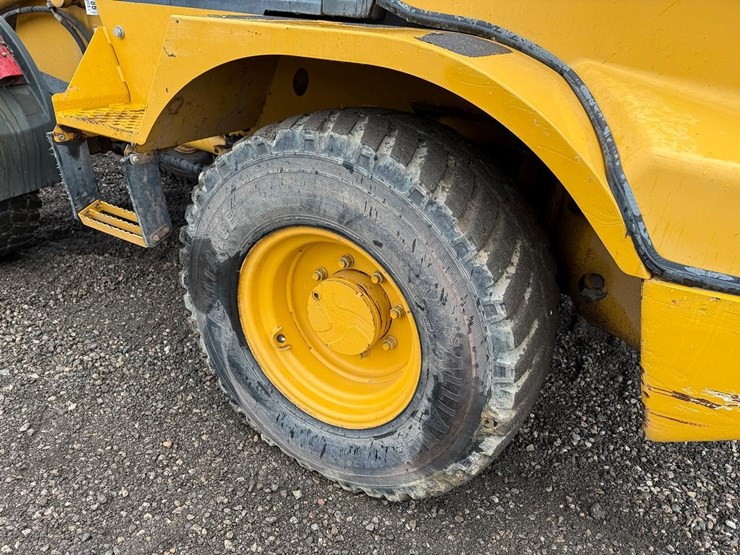 deere-324k-image-15
