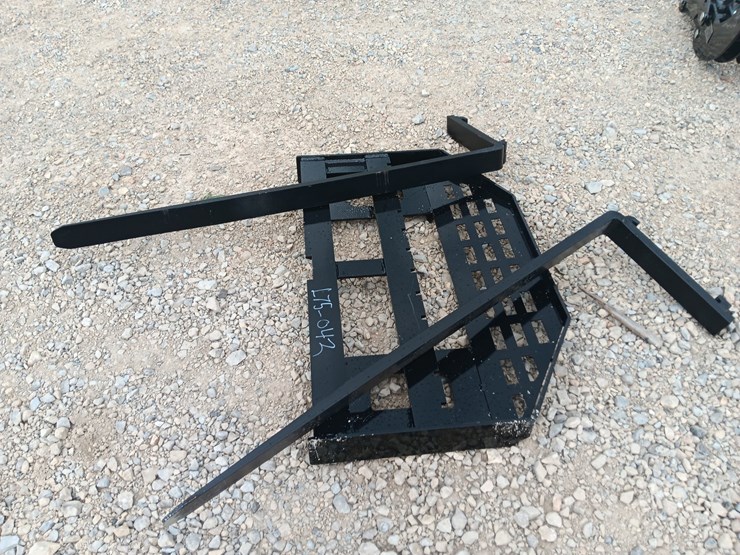 #l75-042-•-future-pallet-fork-skid-steer-attachment-image-2