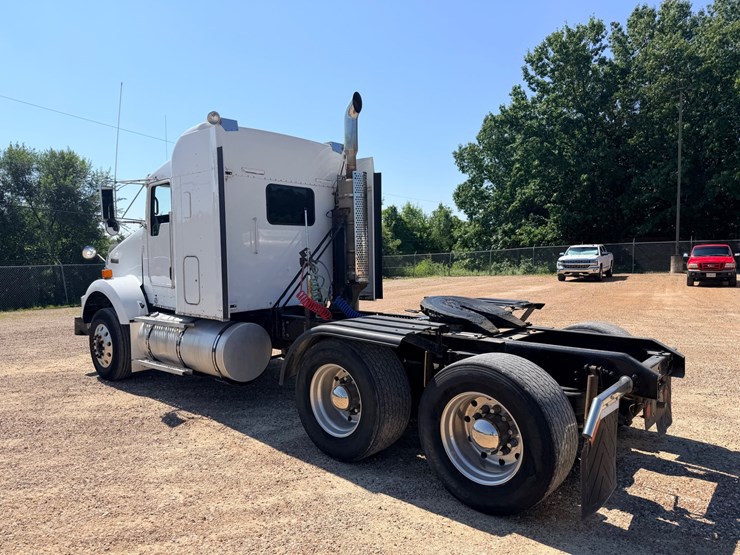 2010-kenworth-t800-image-7