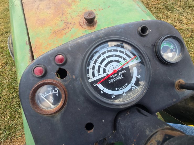 john-deere-2240-image-29