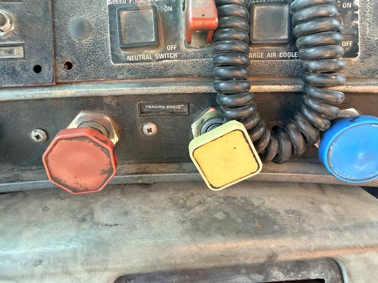 1993-mack-dm690s-image-114