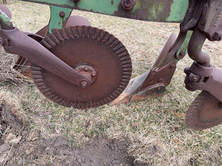 john-deere-pull-type-four-bottom-plow-image-17