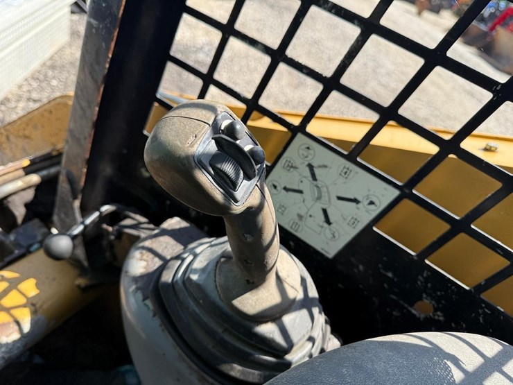 2007-caterpillar-257b2-image-18