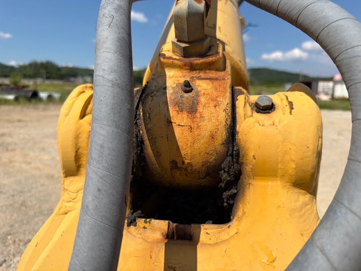 2000-deere-710d-image-120