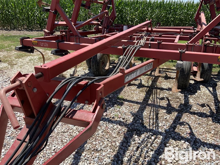 case-ih-4300-image-9