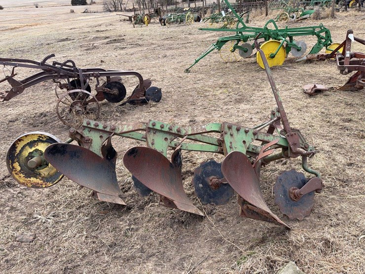 john-deere-three-bottom-three-point-plow-image-6
