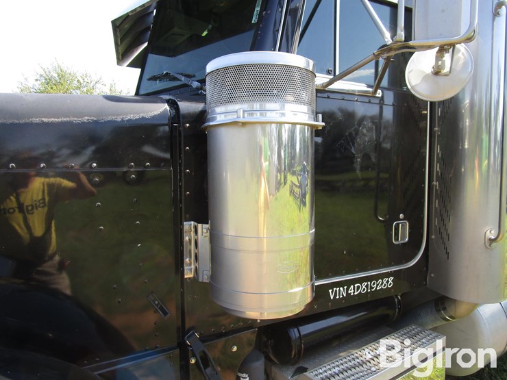 2004-peterbilt-379-image-17