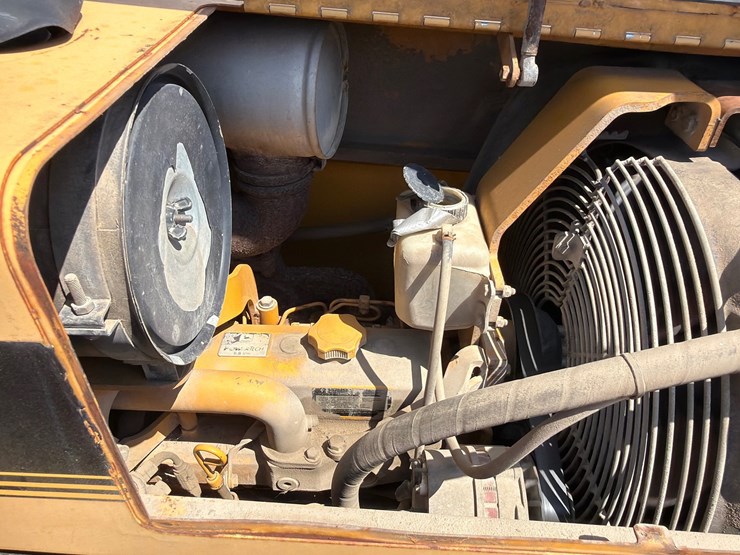 2000-deere-710d-image-16