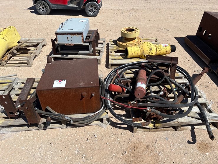 (3-pallets)-w/-26”-x-24”-x-16”-hydraulic-oil-tank,-hydraulic-pump,-hoses,-hyd-jack,-breaker-box,-etc.-image-2