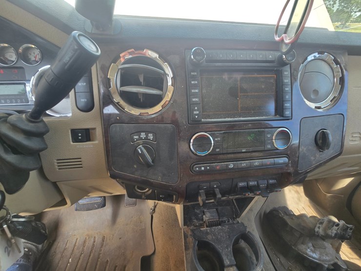 2010-ford-f350-image-33