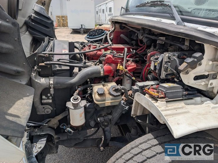 2011-freightliner-m2-stakebed-truck-image-5