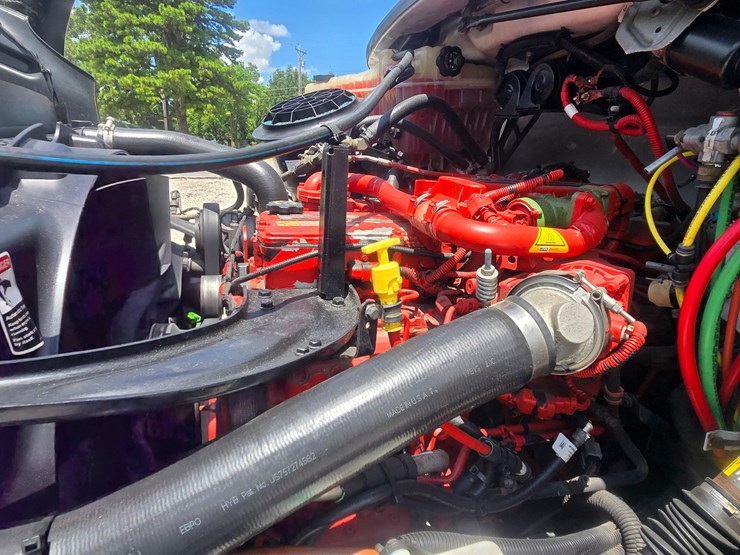 2018-freightliner-m2-106-image-21