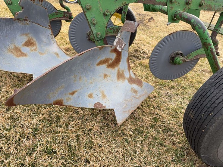 john-deere-pull-type-three-bottom-plow-image-14