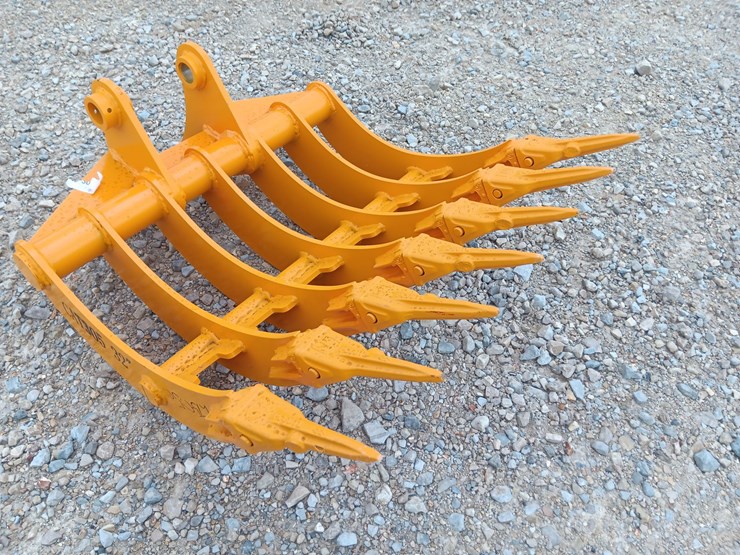 #l75-050-•-future-32"-rake-excavator-attachment-image-8