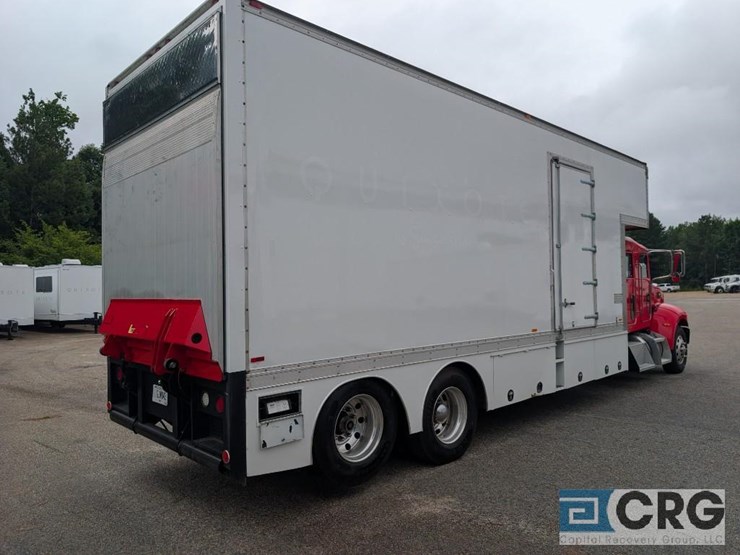 2010-peterbilt-335-image-17