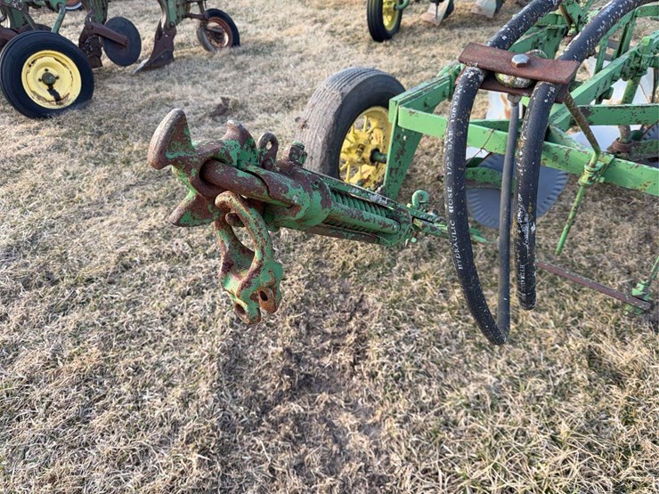 john-deere-pull-type-two-bottom-plow-image-27