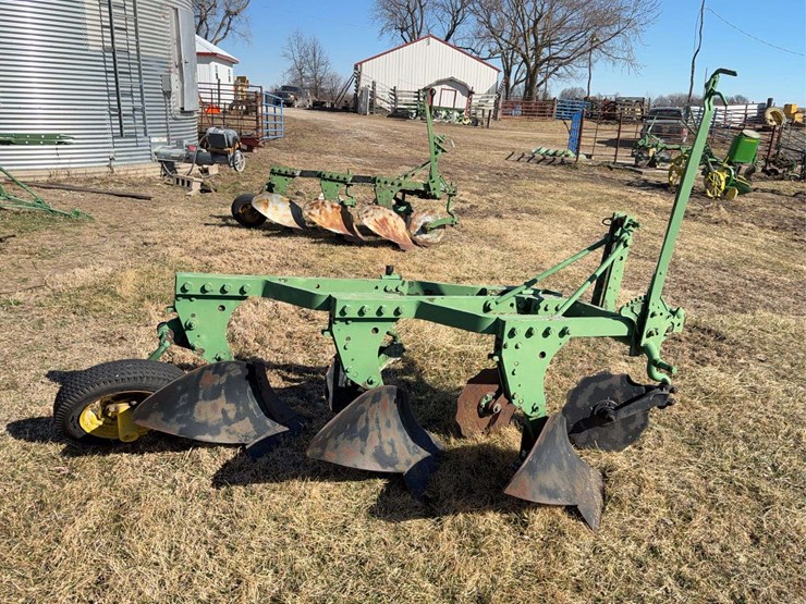 john-deere-three-point-three-bottom-plow-image-6