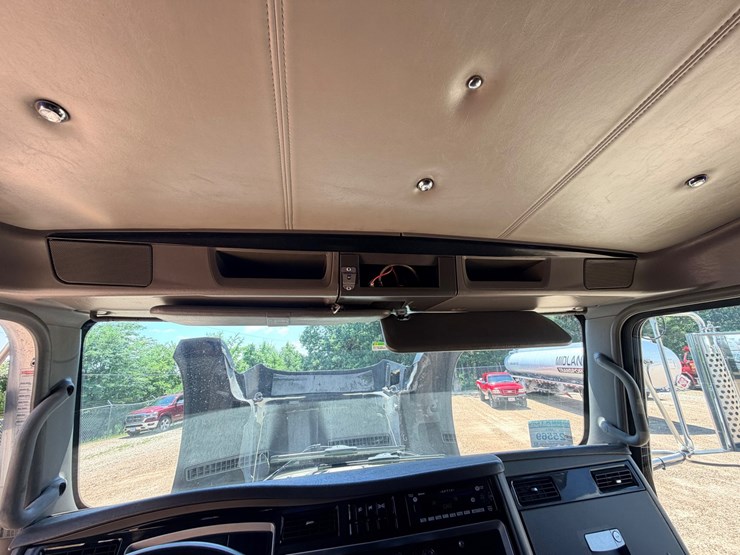 2010-kenworth-t800-image-132