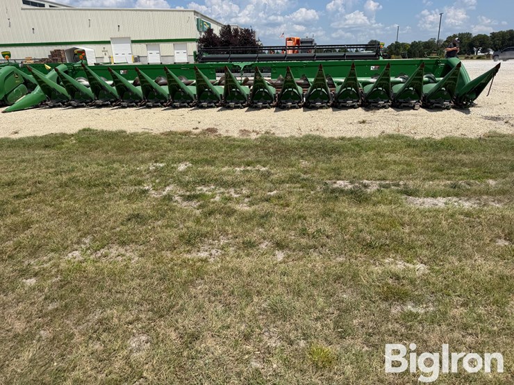 2020-john-deere-716c-image-2