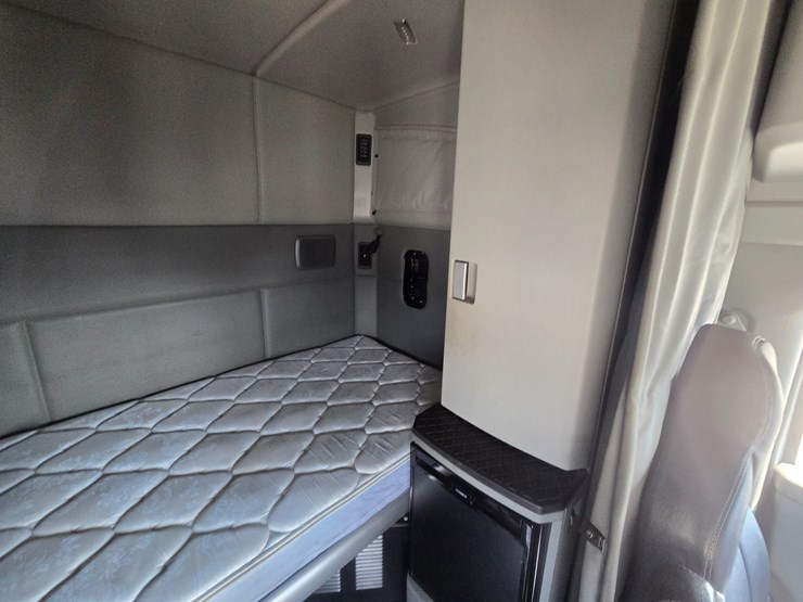 2019-kenworth-t680-image-63