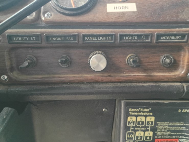 1995-freightliner-fld120-image-55