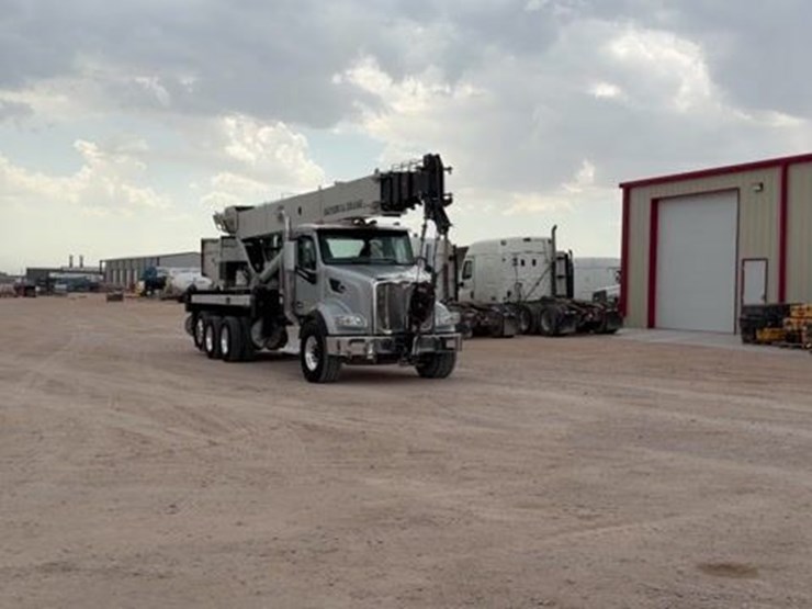 2019-peterbilt-567-image-1