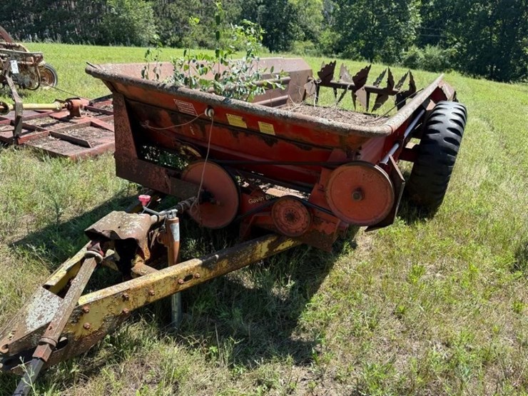 new-holland-manure-spreader-image-2