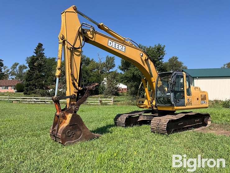 2006-deere-200c-lc-image-1