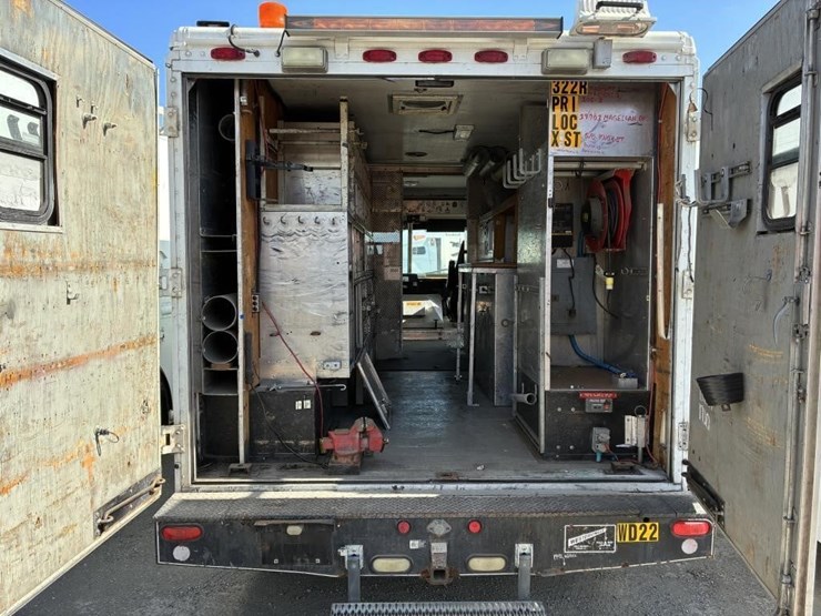2002-workhorse-p42-image-18