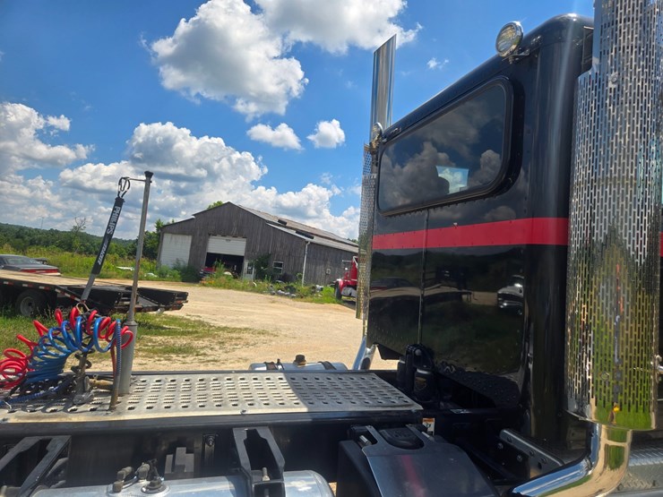 2016-peterbilt-389-image-82