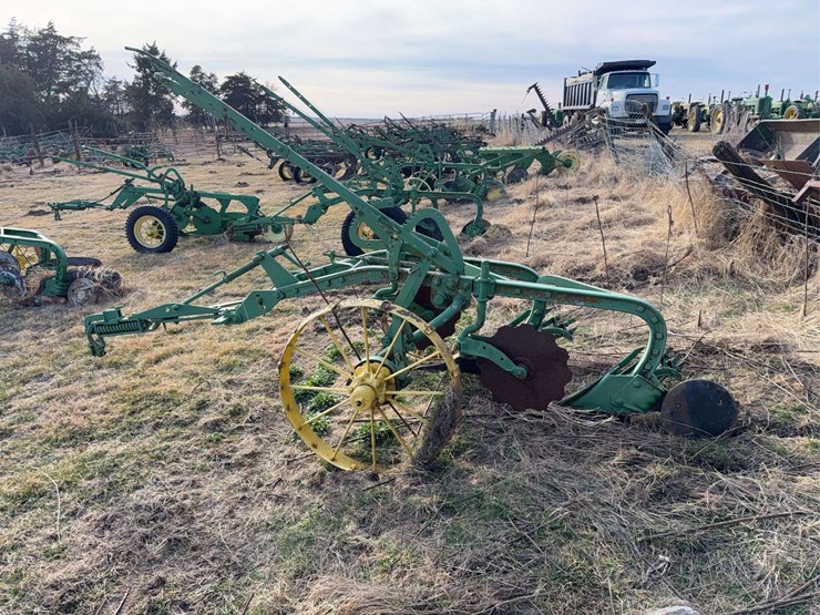 john-deere-pull-type-two-bottom-plow-image-7