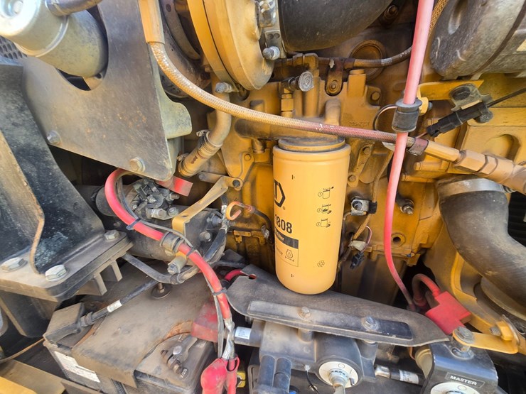 2015-caterpillar-521b-image-24
