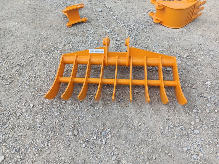 #l75-028-•-future-44"-rake-excavator-attachment-image-1