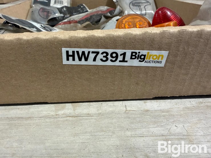 truck-lite-lights-&-accessories-image-15