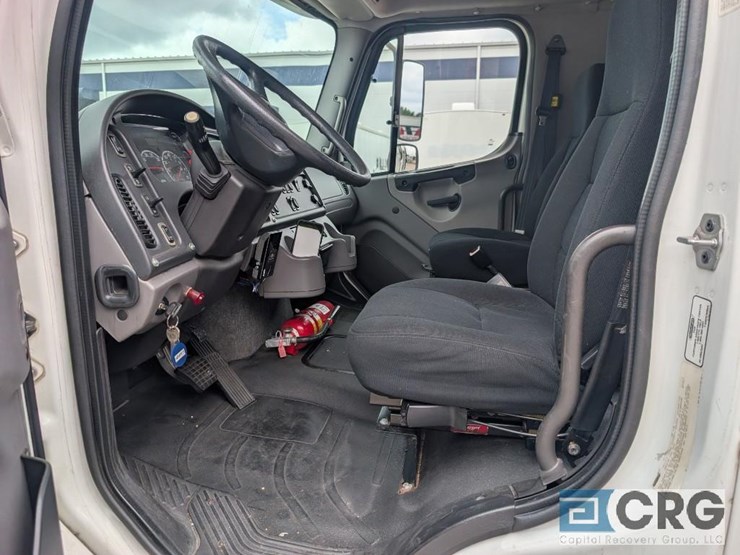 2011-freightliner-m2-stakebed-truck-image-23