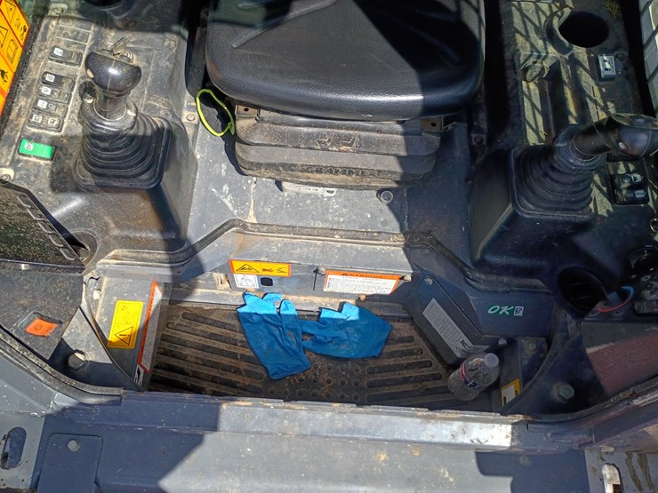 2023-takeuchi-tl10v2-image-27